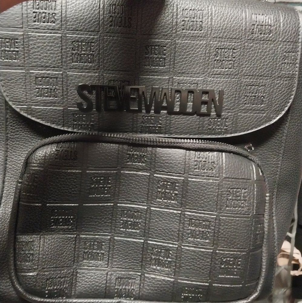 Black leather Steve Madden chain strap bag